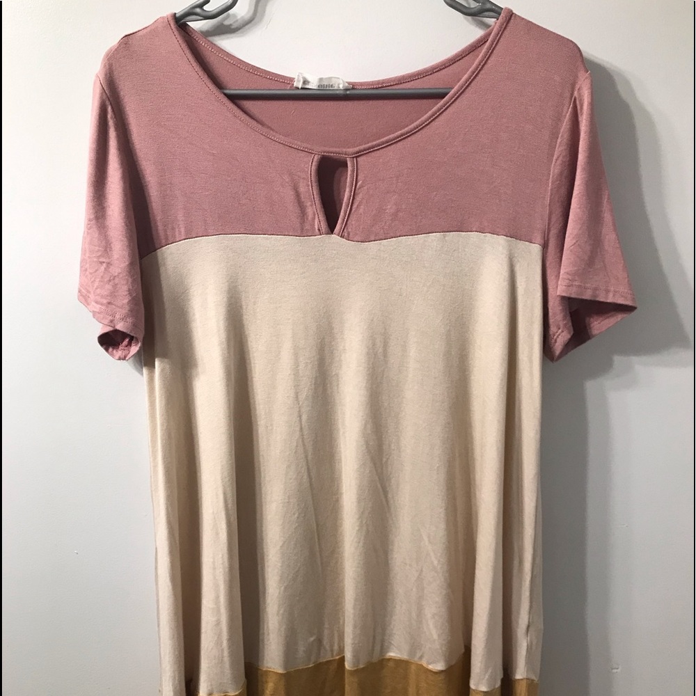 Boutique flowy color block top/tunic!